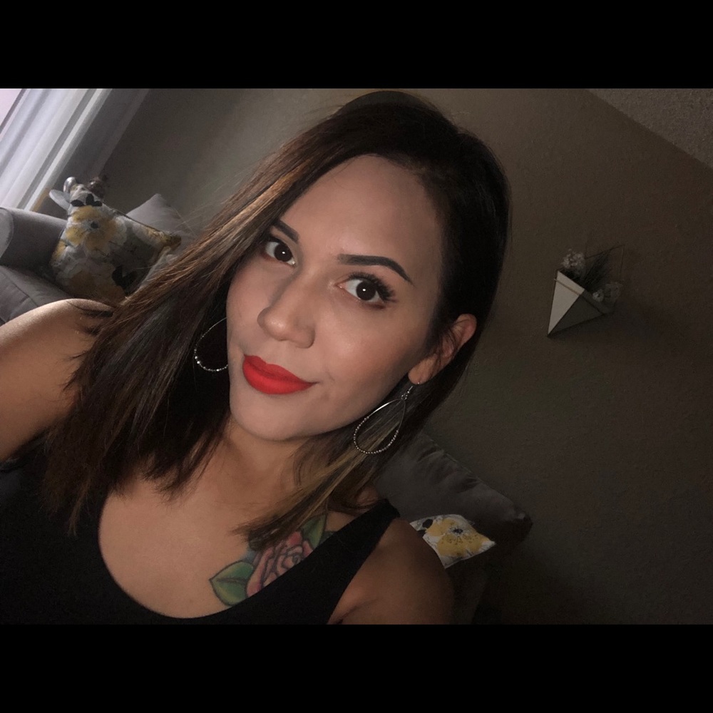 Meet your Posher, April